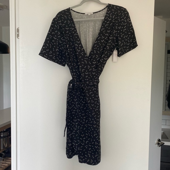 Vetta Short Wrap Dress - Picture 3 of 7